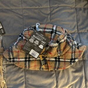 Sprigs Reversible Bucket Hat - Plaid & Matching Gloves